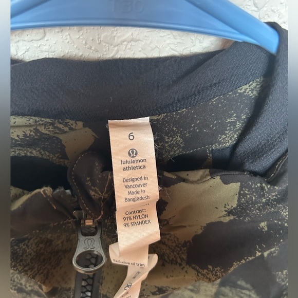 {lululemon} Camo Rise and Shine Jacket - Picture 4 of 5